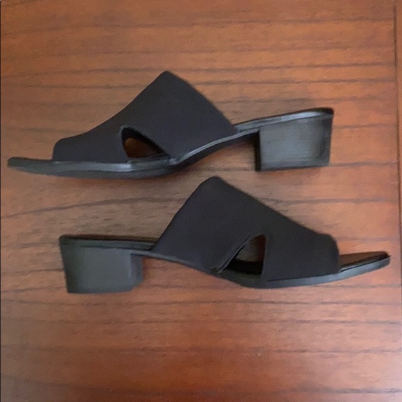 Bandolino Black Slip on Sandals - Picture 5 of 7